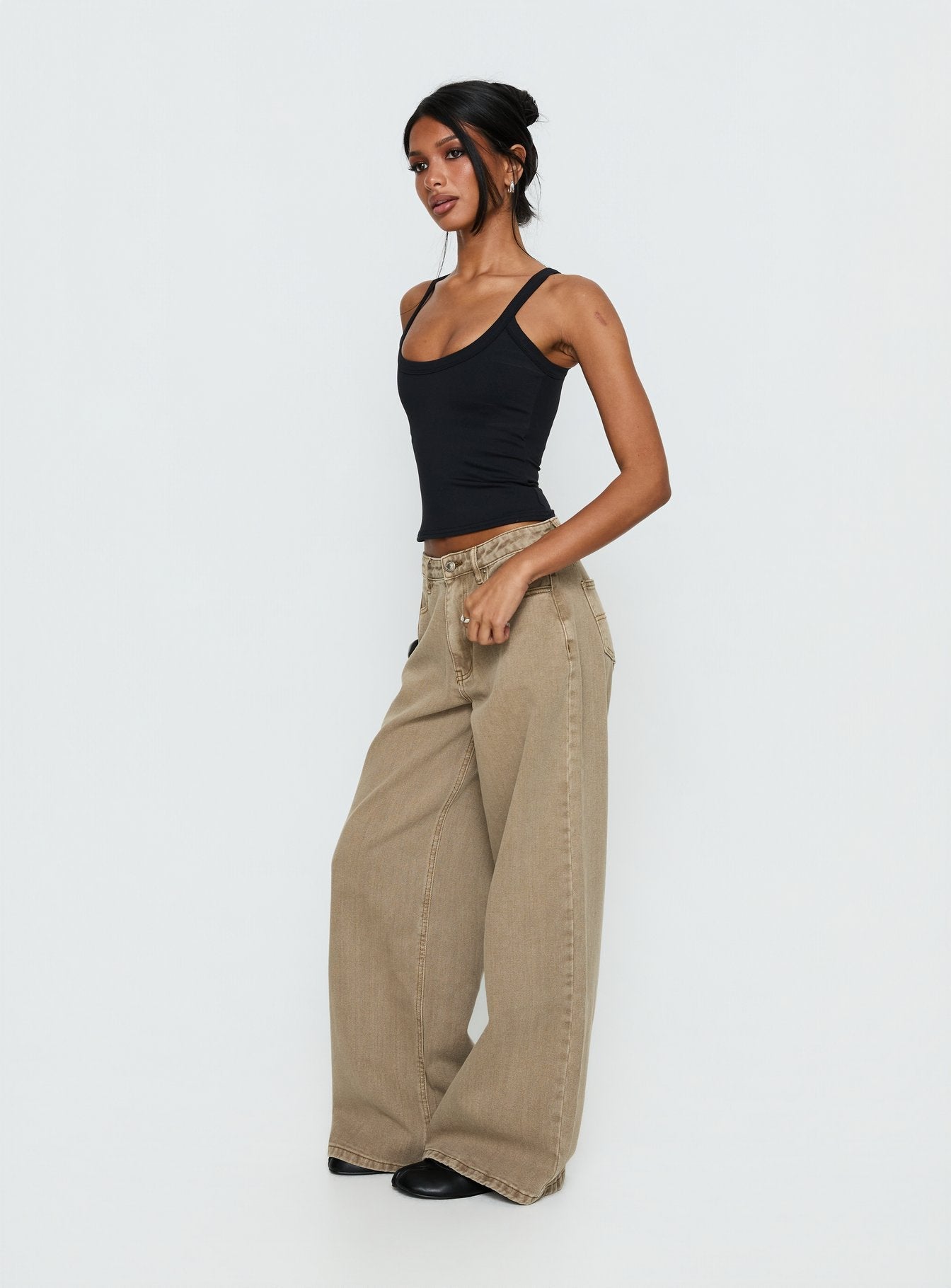 Women's Naylor Mid Rise Wide Leg Jeans Light Brown Wash | Denim jeans with a mid-rise fit & wide-leg cut 3